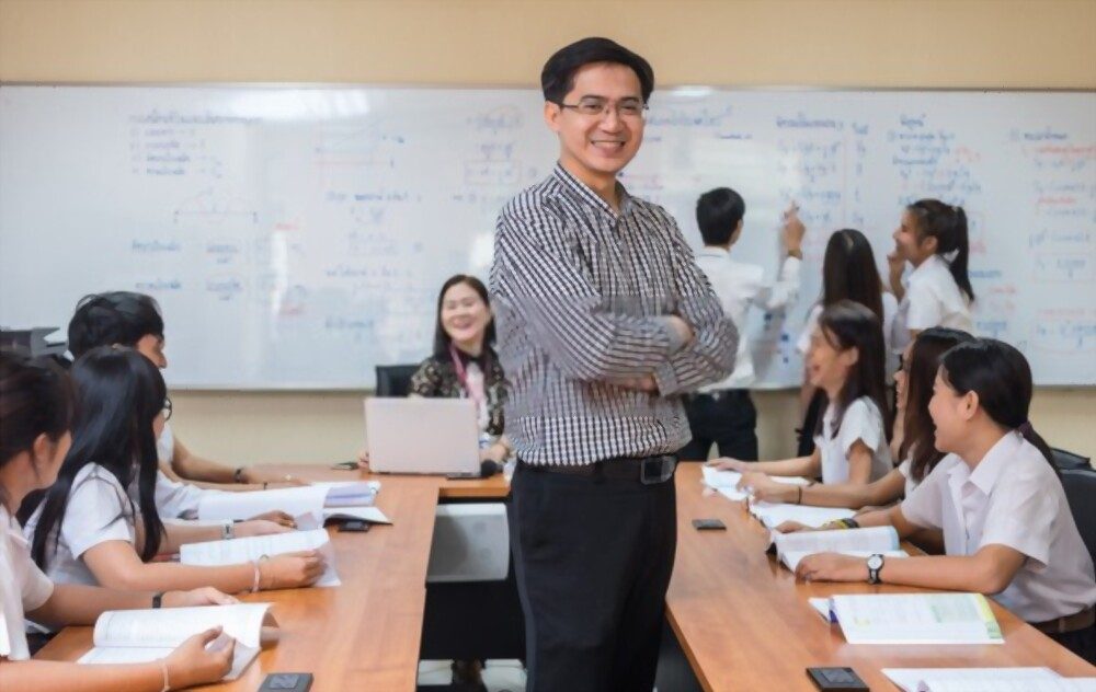 Tugas dan Peran Guru BK - Chis Cyber School